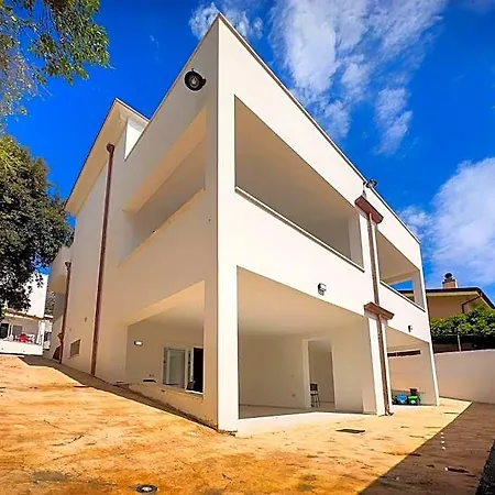 Cala Goloritze فندق أرباتاكْسْ